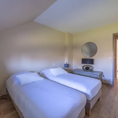 Vakantiehuis Le Petit Pre Terrace & Private Parking *